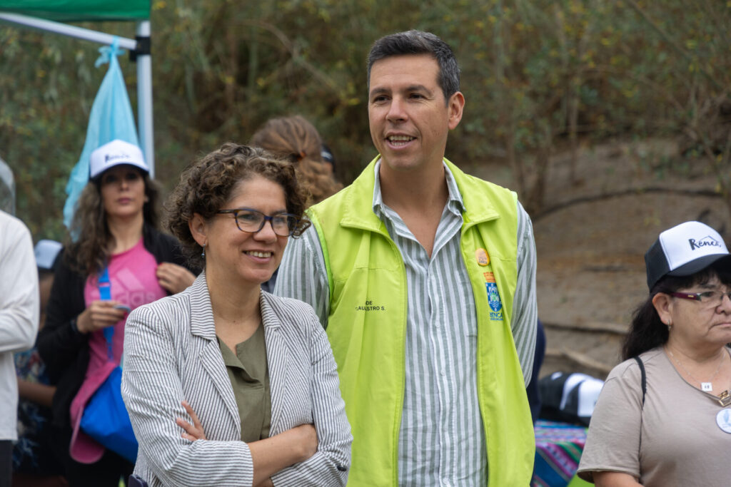 Jornada de limpieza en el sector de Costanera Norte con Fundo el Retiro. Créditos: Farmacias del Dr. Simi.
