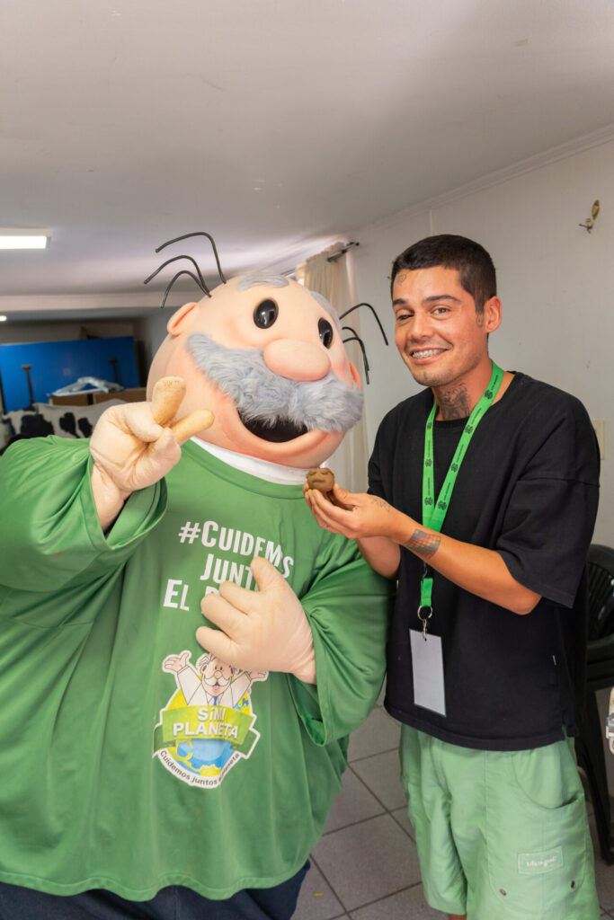 Taller de bombas de semillas junto a comunidad de Puente Alto. Créditos: SíMiPlaneta.