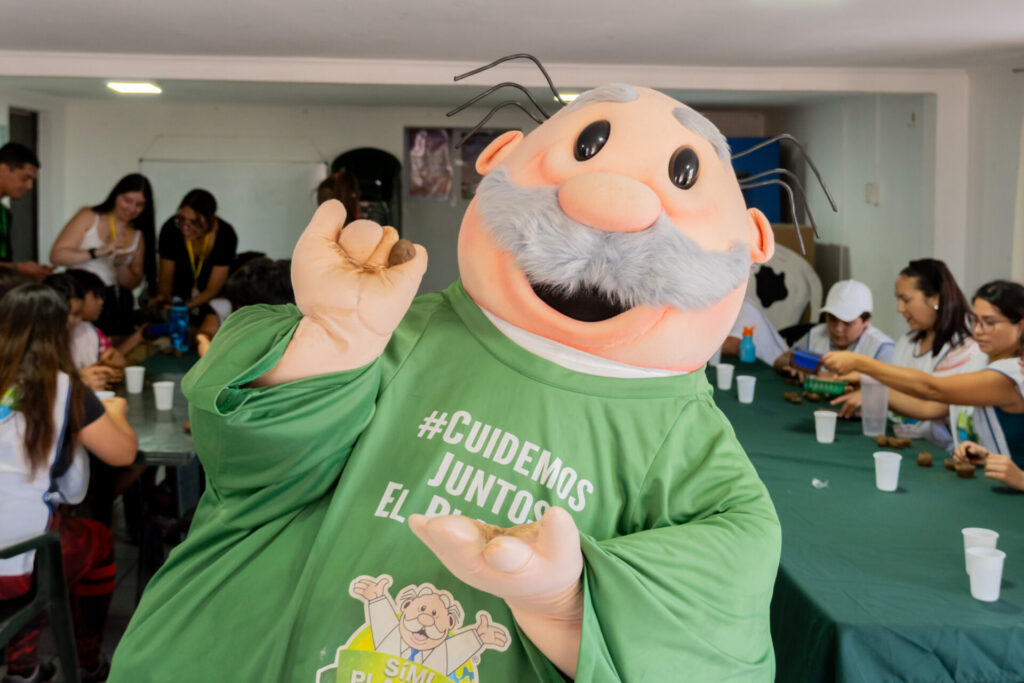 Taller de bombas de semillas junto a comunidad de Puente Alto. Créditos: SíMiPlaneta.