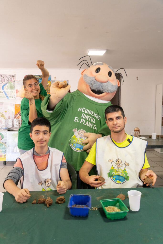 Taller de bombas de semillas junto a comunidad de Puente Alto. Créditos: SíMiPlaneta.