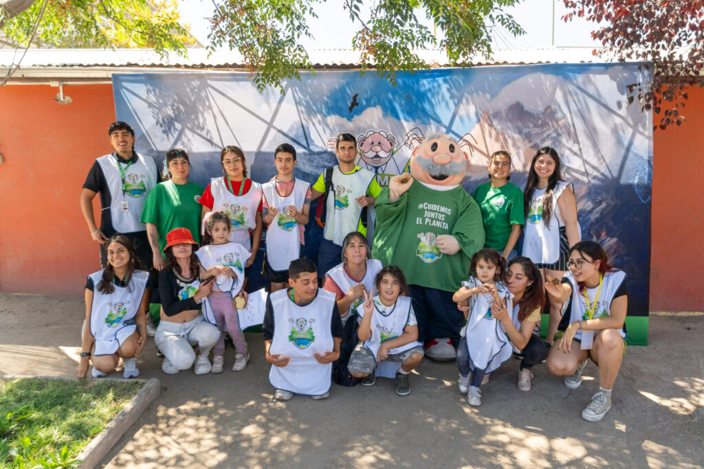 Taller de bombas de semillas junto a comunidad de Puente Alto. Créditos: SíMiPlaneta.