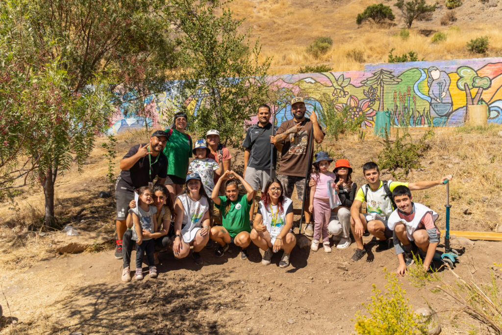 Taller de bombas de semillas junto a comunidad de Puente Alto. Créditos: SíMiPlaneta.