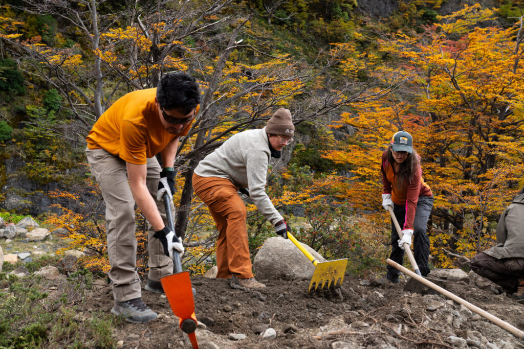 Voluntariado en Torres del Paine. Fotografía cortesía de Las Torres Patagonia.