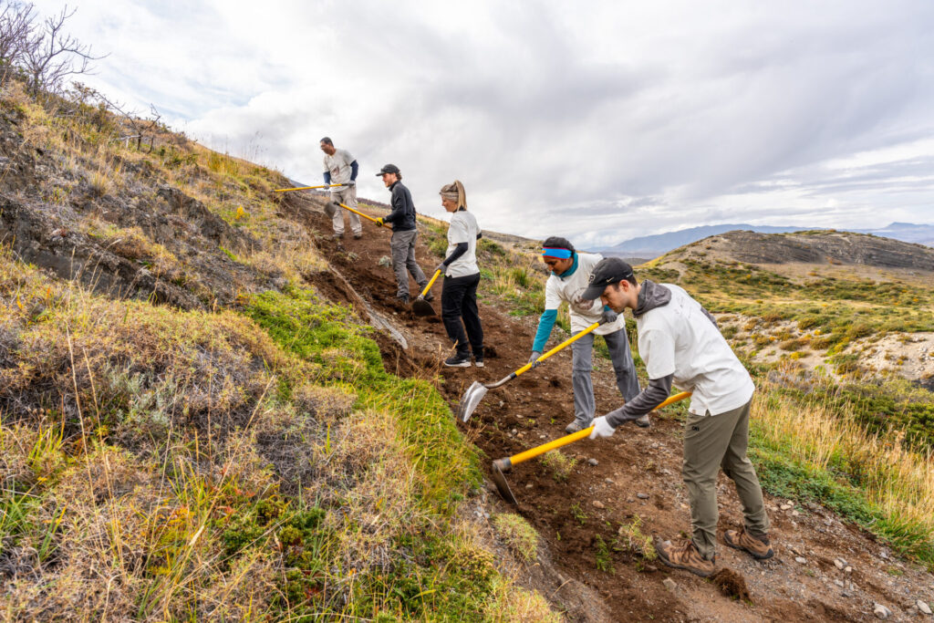 Voluntariado en Torres del Paine. Fotografía cortesía de Las Torres Patagonia.