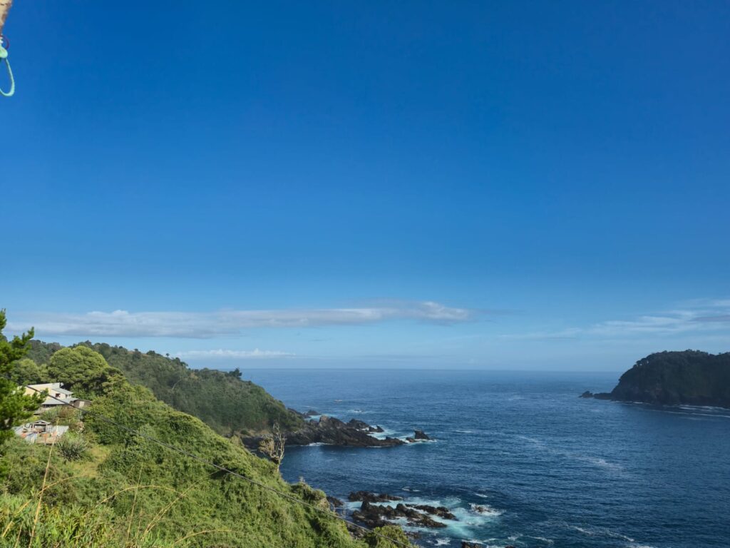 Camino a Maicolpue donde empieza el trekking. Travesía de 11 kilómetros hacia Caleta Huellelhue, Región de Los Lagos. Créditos: ©Proyecto GEF Incentivos para la Conservación y Centro de Pesca Sustentable