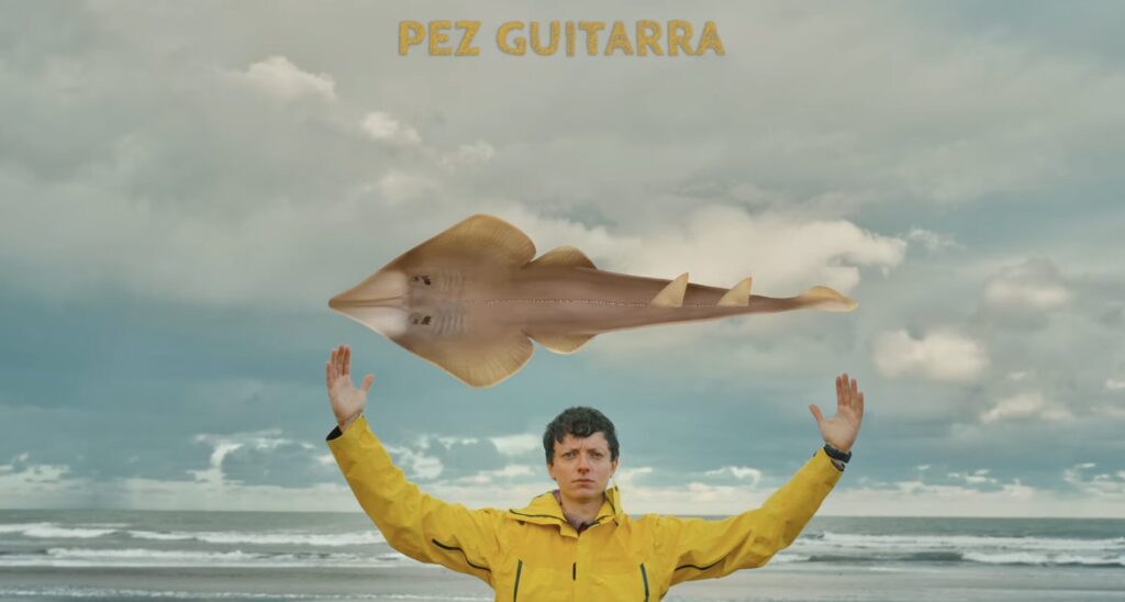 El documental «Pescadores & Guitarras», producido por Jumara Films, retrata el trabajo colaborativo entre científicos y pescadores para proteger al pez guitarra. Foto: cortesía Jumara Films