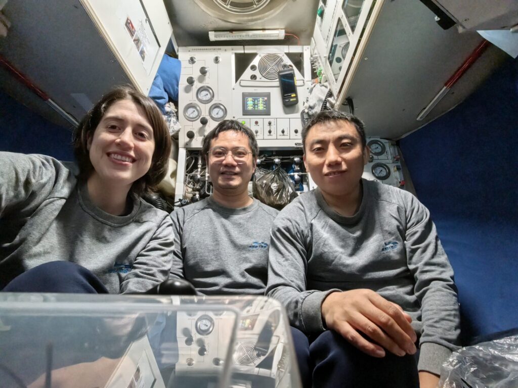 Dra Valeria Cortes en el sumergible. Créditos: ©IDSSE