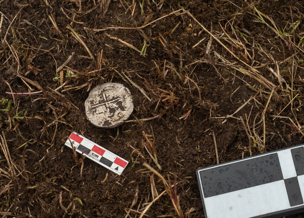 Moneda encontrada en el Puerto del Hambre