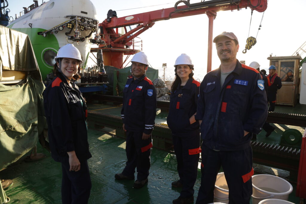 Equipo chileno en expedición binacional “Joint China-Chile Atacama Trench Expedition” (JCATE). Créditos: ©Matias Pizarro Urrutia