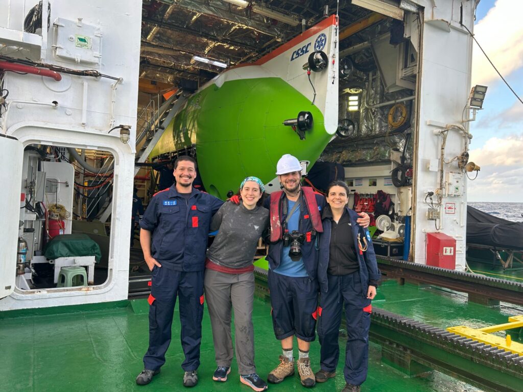 Equipo chileno en expedición binacional “Joint China-Chile Atacama Trench Expedition” (JCATE). Créditos: ©Matias Pizarro Urrutia