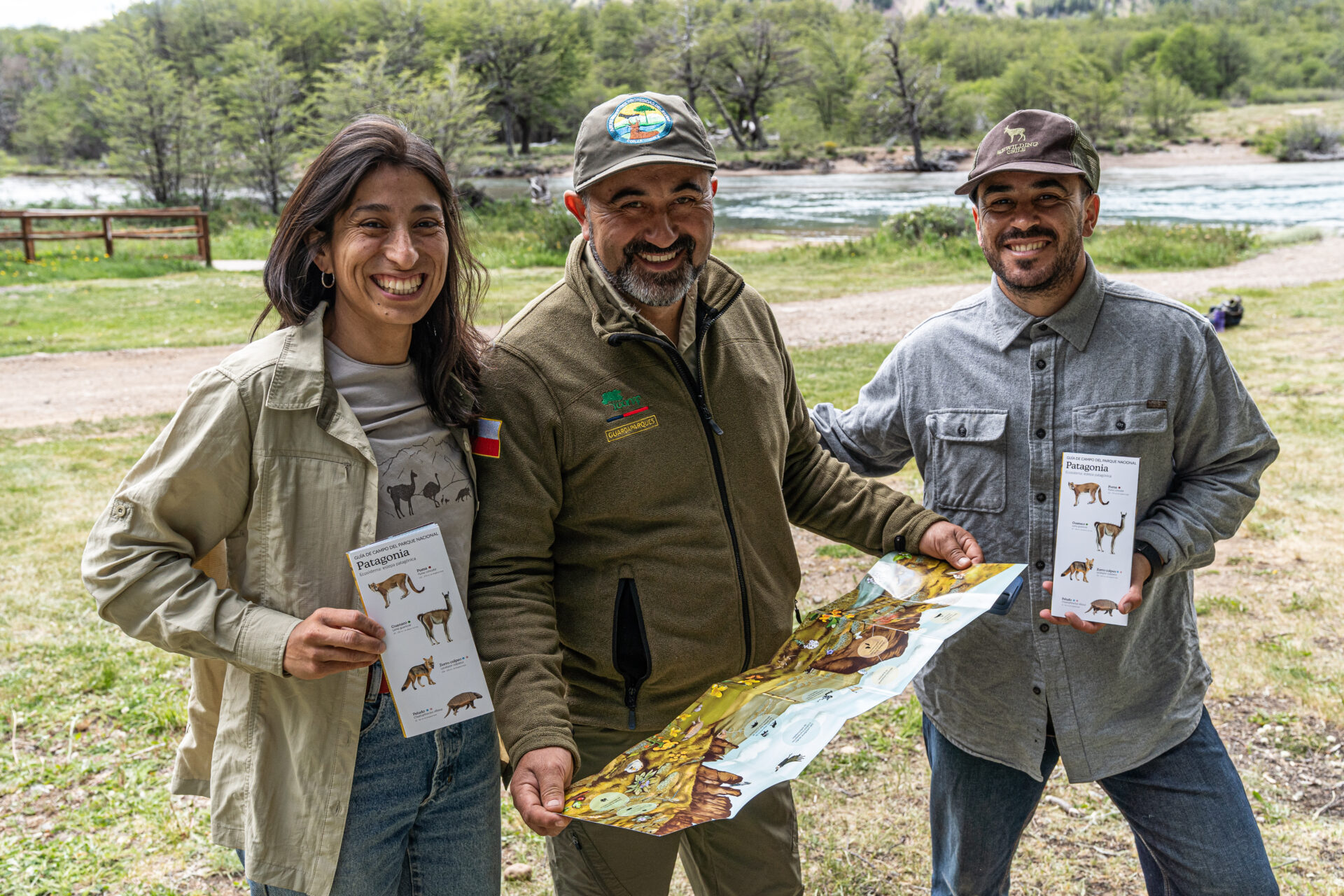 Conocimiento que protege ecosistemas: Lanzan guías de campo de los parques nacionales Pumalín Douglas Tompkins, Cerro Castillo y Patagonia