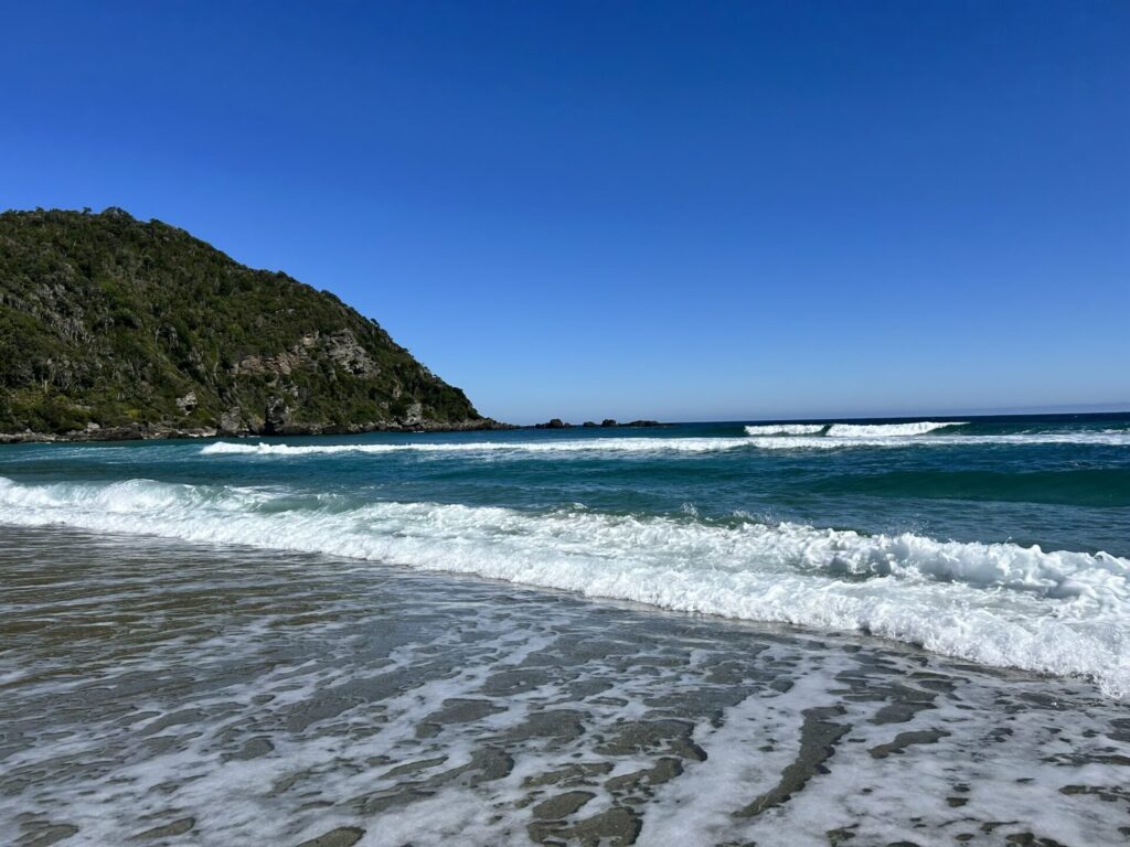 Playa La Barra. Travesía de 11 kilómetros hacia Caleta Huellelhue, Región de Los Lagos. Créditos: ©Proyecto GEF Incentivos para la Conservación y Centro de Pesca Sustentable