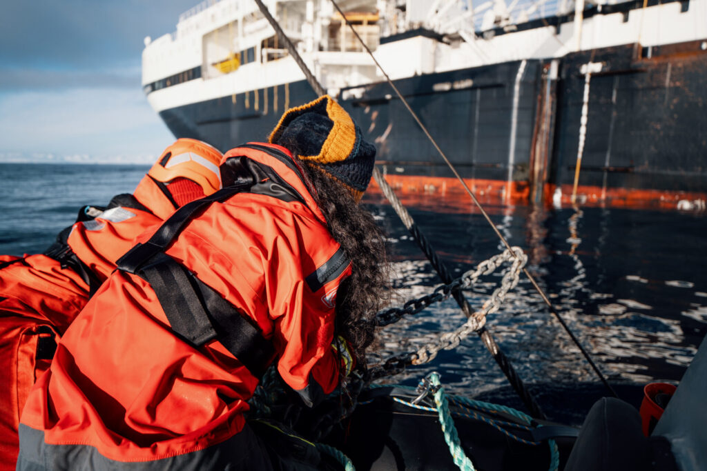 Acción contra Antartic Endurance. Créditos Soizic Roux