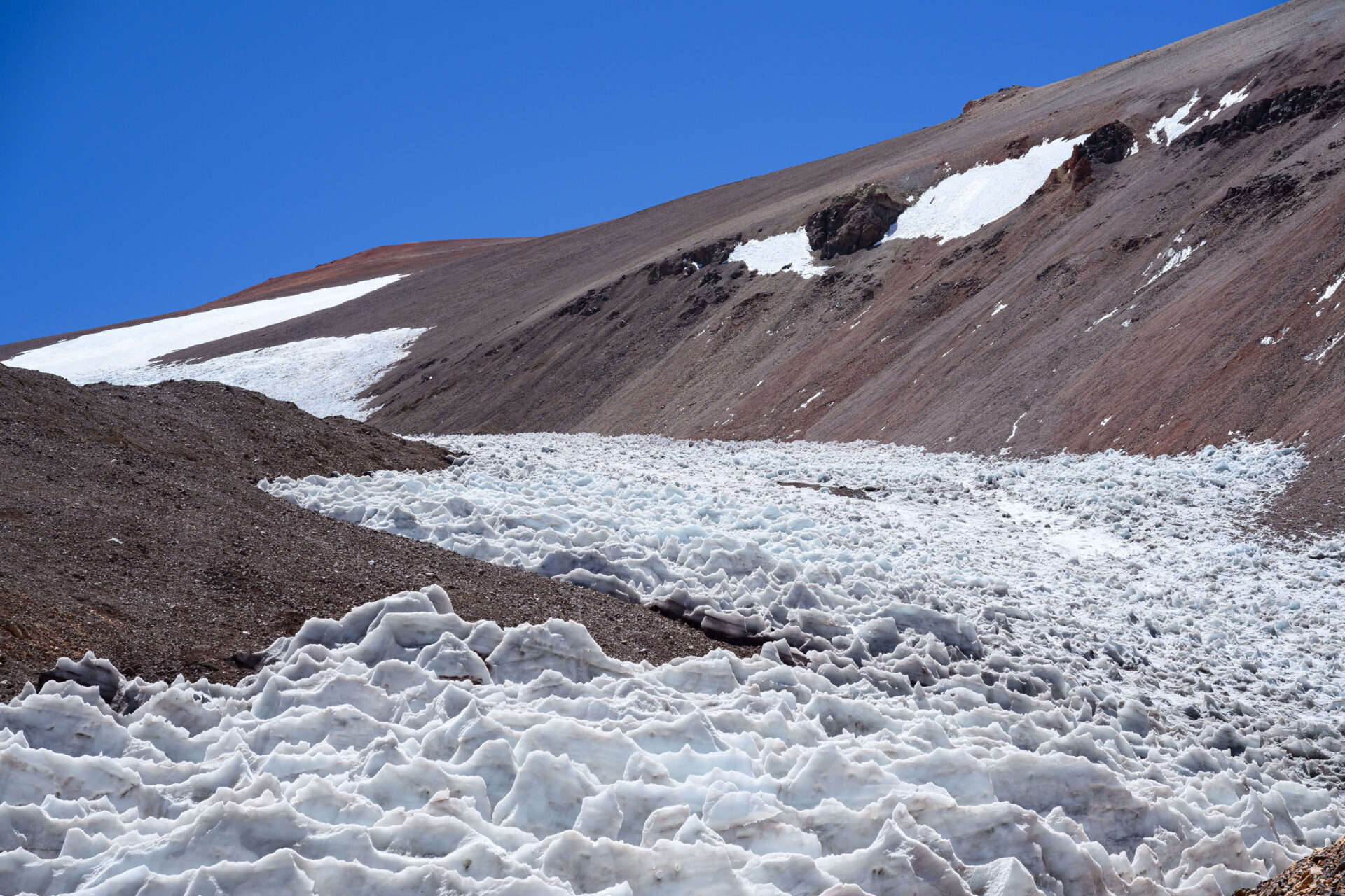 Histórico: Impulsan demanda colectiva contra reforma a Ley de Glaciares, que lleva más de 650 mil adhesiones en Argentina
