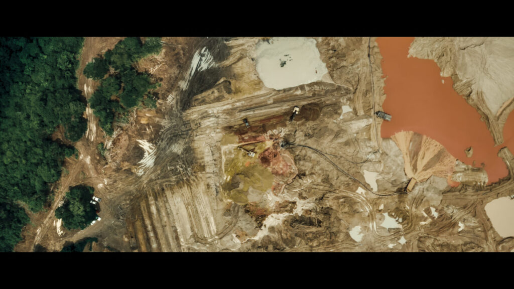 Extracción ilegal de oro, misión liderada por Hugo Loss. Imagen © Malaika Pictures.