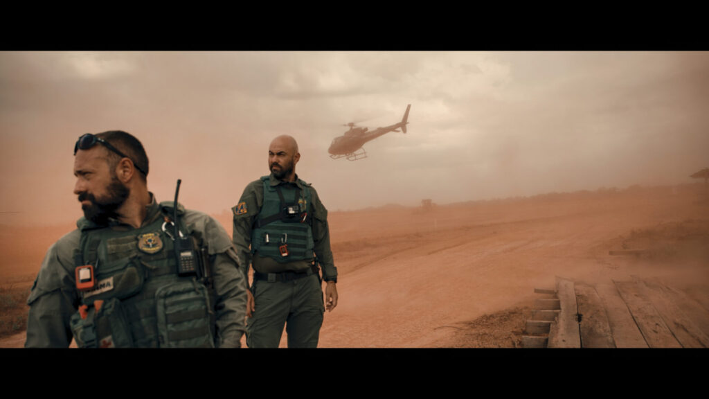 Extracción ilegal de oro, misión liderada por Hugo Loss. Imagen © Malaika Pictures / Bruno Gianfaldoni.