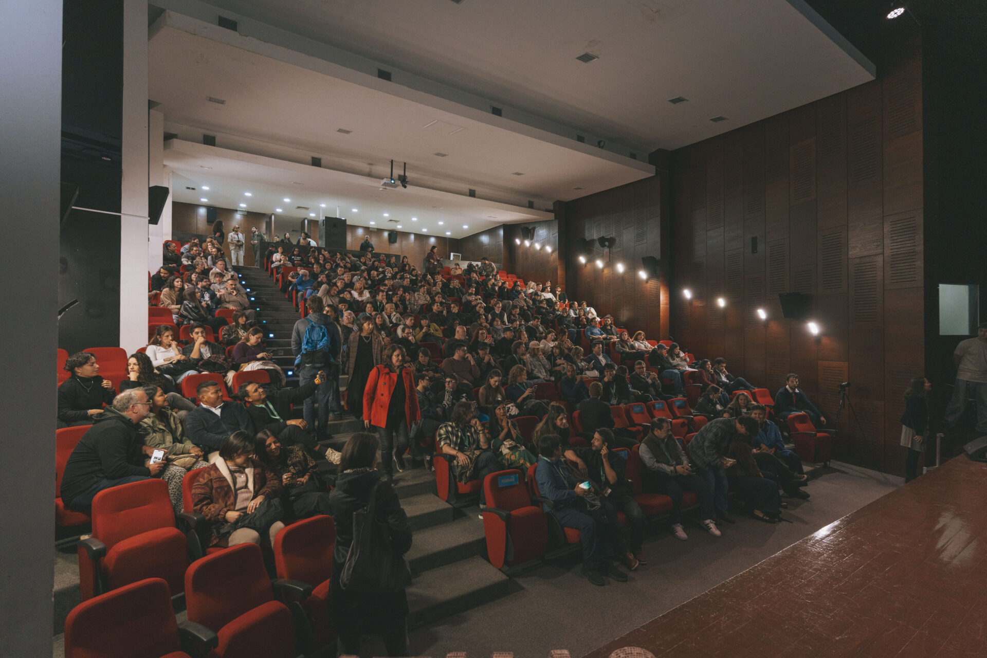 Noches de estreno, summit y una asistencia exitosa: Revive los mejores momentos de la primera semana de Santiago Wild