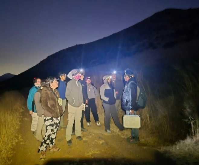 Figura 18. Actividades de docencia de posgrado desarrolladas en el Monumento Natural Quebrada de La Plata en el marco del Diplomado de Conservación y Manejo de Fauna Silvestre de la Facultad de Ciencias Veterinarias y Pecuarias de la Universidad de Chile.