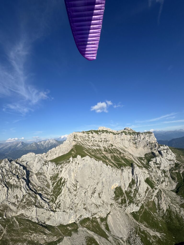 Lene Spaarwater en vuelo.