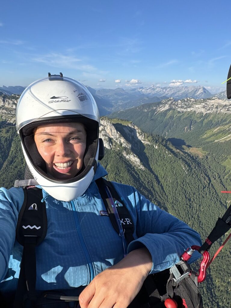 Lene Spaarwater en vuelo.