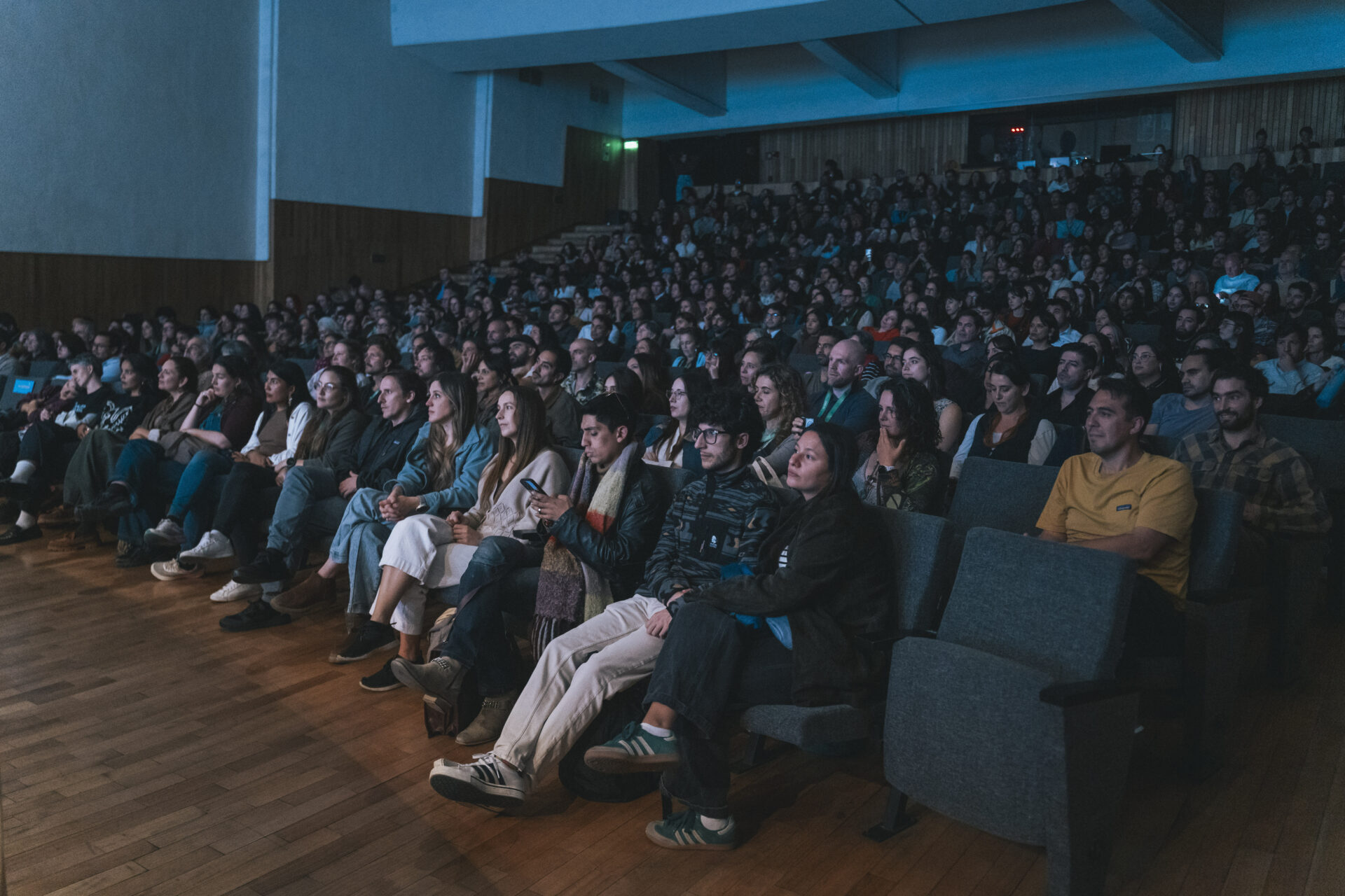Sala llena, un relato de la Amazonía que se estrena en Chile y potentes historias de mujeres: Así se vivió la Noche Inaugural de Santiago Wild 2026