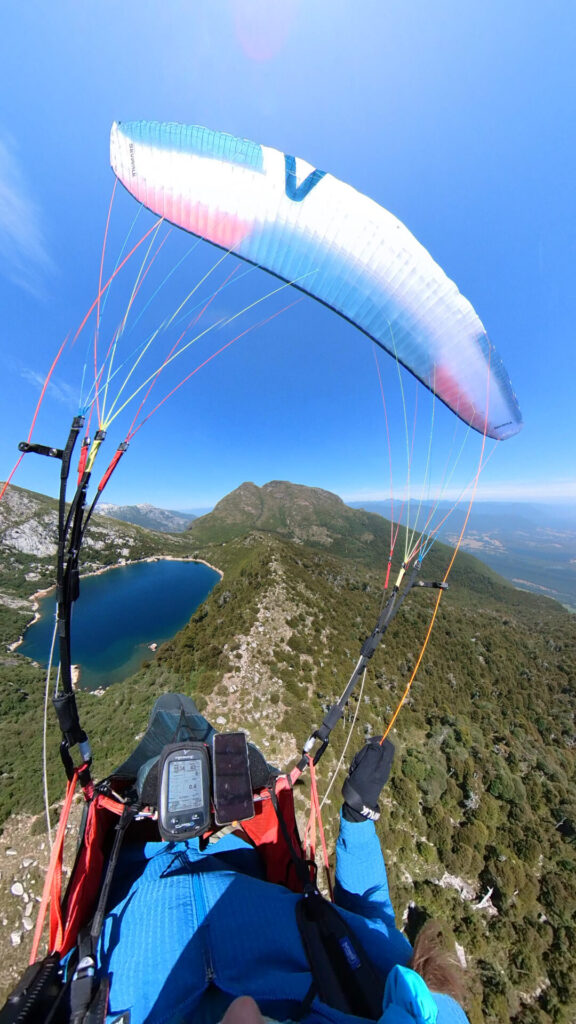 Lene Spaarwater en vuelo.