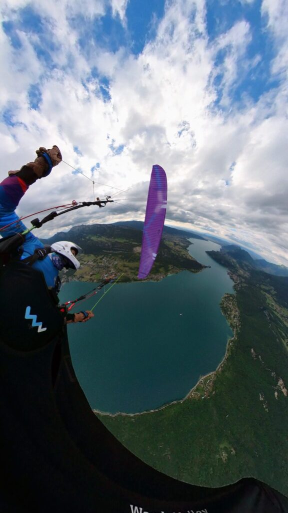 Lene Spaarwater en vuelo.