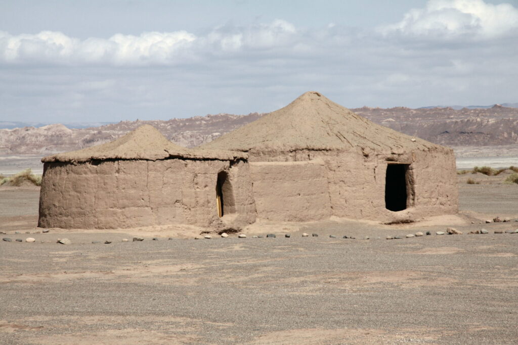 Réplica construida en las cercanías de la aldea de Tulor. Créditos (CC-BY):Terry Feuerborn, vía Wikipedia.
