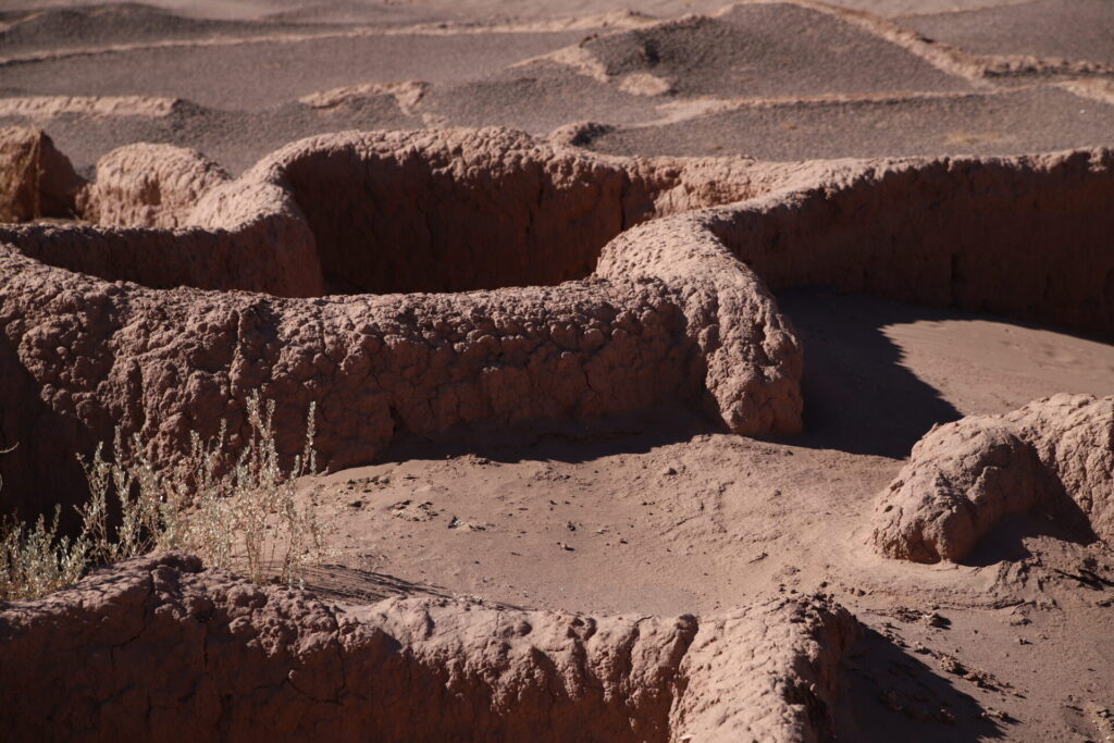 Aldea de Tulor sepultada aún bajo la tierra y arena del desierto. Créditos (CC-BY): Consejo de Monumentos Nacionales.