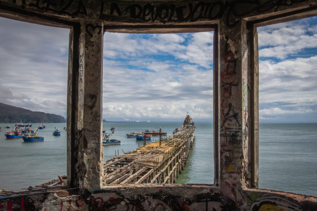 "Muelle Viejo" (Muelle Ex Enacar) de Lota, construido en 1862 utilizado para el rubro carbonífero