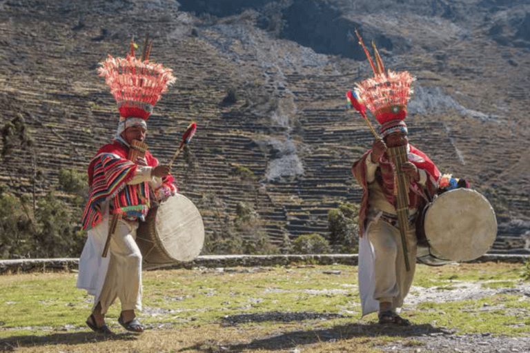 Las danzas, festividades y conocimientos tradicionales siguen siendo parte de la vida cotidiana de las comunidades quechuas de Cuyocuyo. Créditos: cortesía WCS