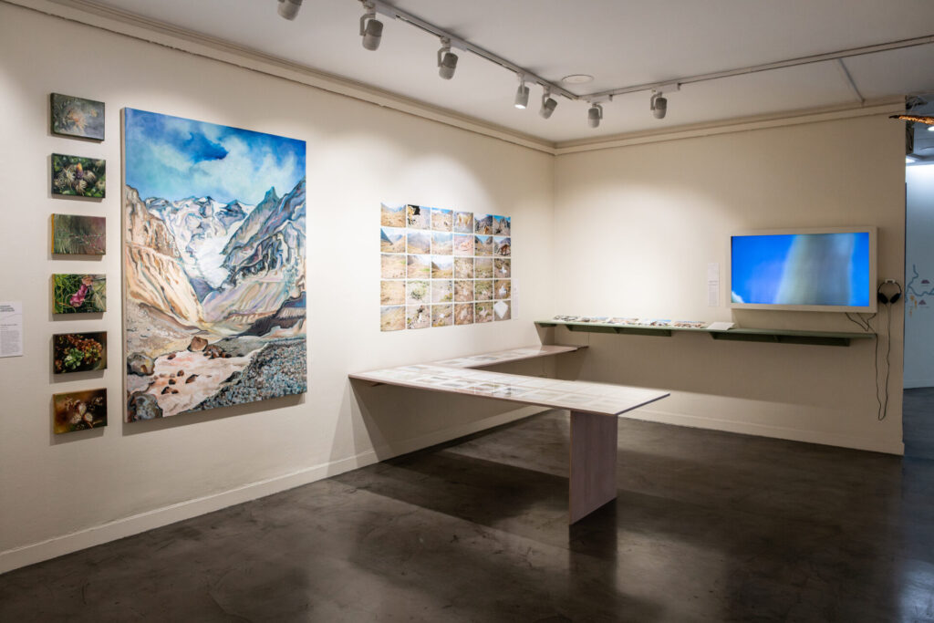 Exposición “Hacedoras de mundos. Créditos: CCESantiago