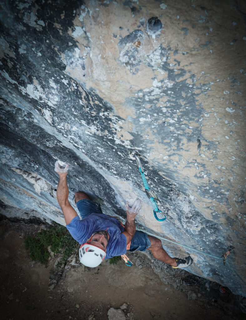 Proyecto más reciente de Climbing for a Reason. Este se desarrolló en Bariay, Cuba, una localidad con un enorme potencial para la escalada. Créditos (CC-BY): Cortesía de Luis “Lucho” Birkner y Mateo Barrenengoa.