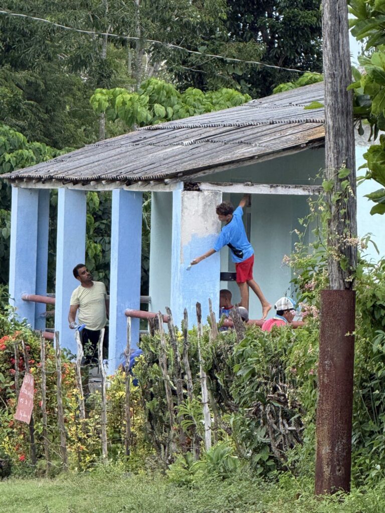 Proyecto más reciente de Climbing for a Reason. Este se desarrolló en Bariay, Cuba, una localidad con un enorme potencial para la escalada. Créditos (CC-BY): Cortesía de Luis “Lucho” Birkner y Mateo Barrenengoa.
