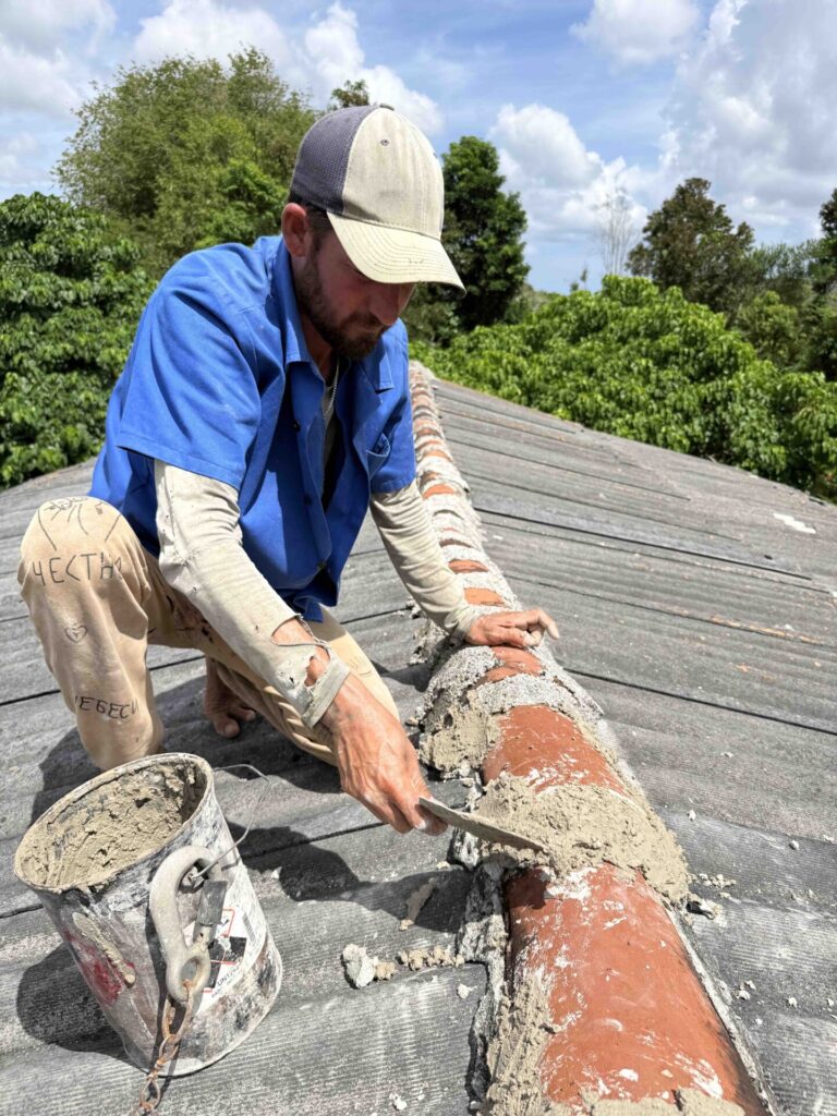 Proyecto más reciente de Climbing for a Reason. Este se desarrolló en Bariay, Cuba, una localidad con un enorme potencial para la escalada. Créditos (CC-BY): Cortesía de Luis “Lucho” Birkner y Mateo Barrenengoa.