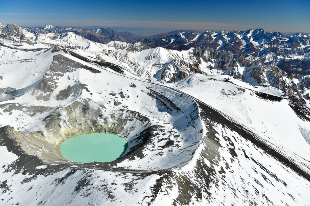 Área Protegida de Múltiples Usos en el valle de los ríos Colorado y Olivares y Parque Nacional Glaciares de Santiago, en el Cajón del Maipo. Créditos (CC-BY): Guy Wenborne.