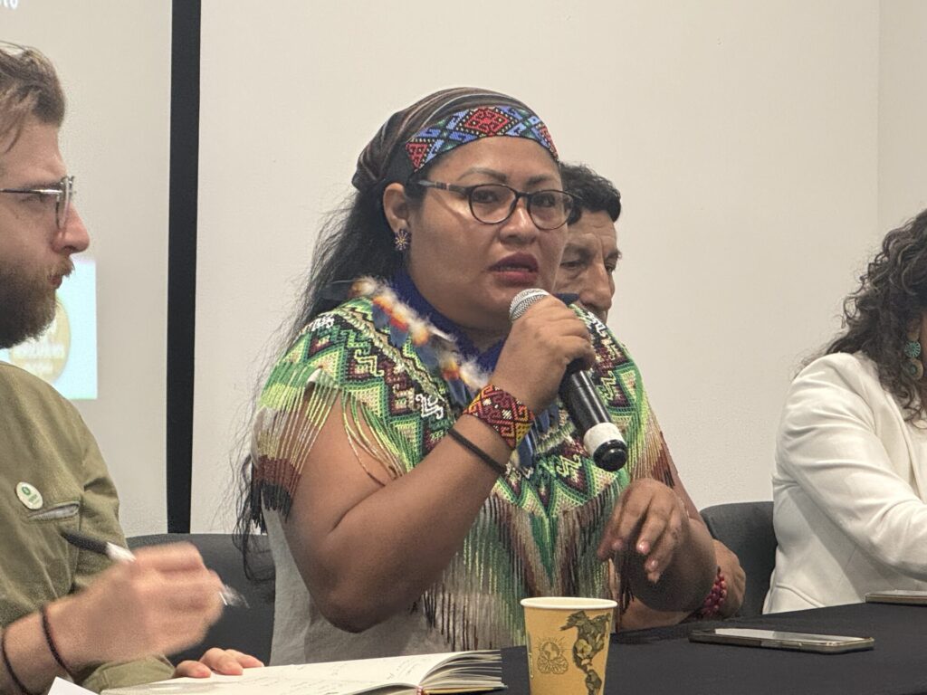 Olivia Bisa asistió a la Conferencia para la Transición Más Allá de los Combustibles Fósiles para denunciar el impacto de los derrames de petróleo en su territorio. Créditos: Isabel Alarcón