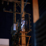 Cortocircuito en un poste eléctrico. Reñaca, Viña del Mar, 22.10.2025, Chile. Créditos Stefan Nieland.