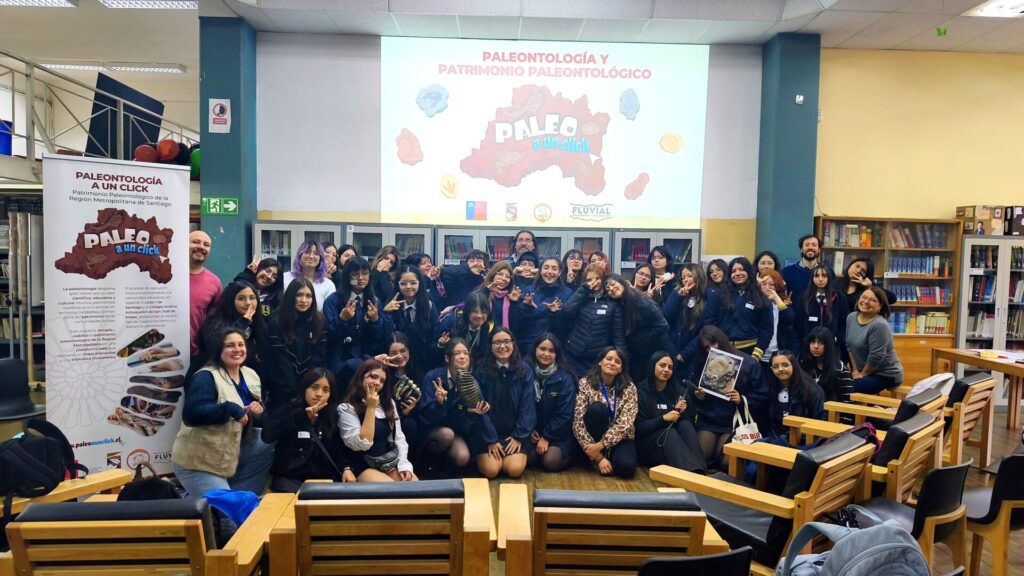 Taller de Paleontología, Liceo N°1 Javiera Carrera. Créditos: Equipo de Paleo a un Click