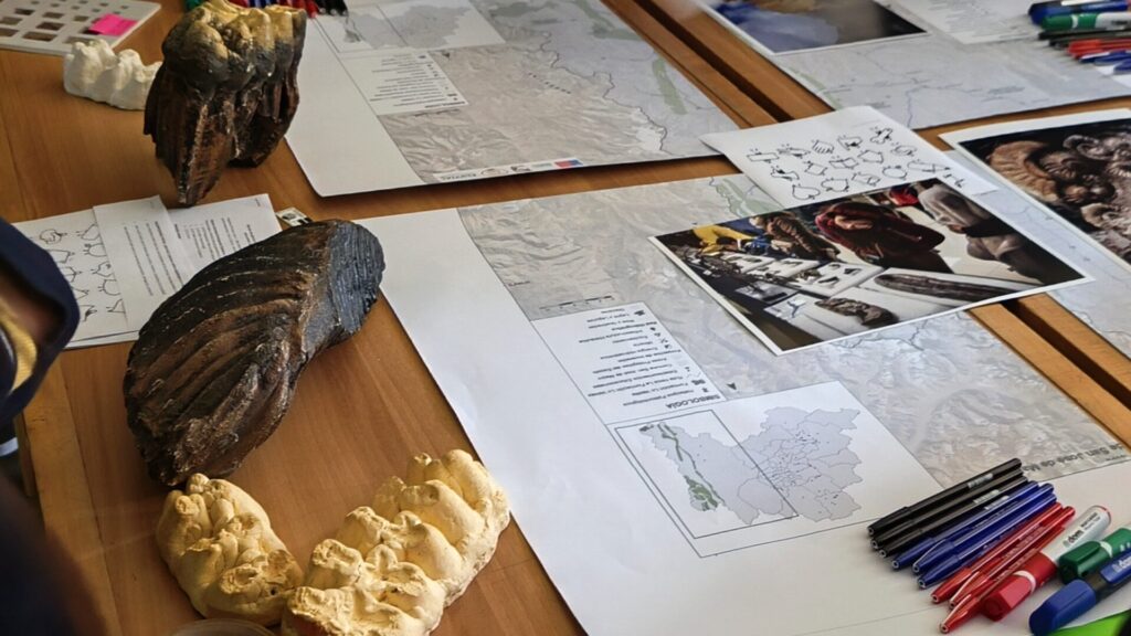 Taller de Paleontología, Liceo N°1 Javiera Carrera. Créditos: Equipo de Paleo a un Click