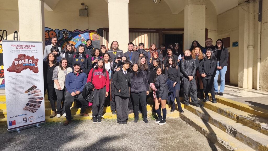 Taller de Paleontología, Liceo N°1 Javiera Carrera. Créditos: Equipo de Paleo a un Click