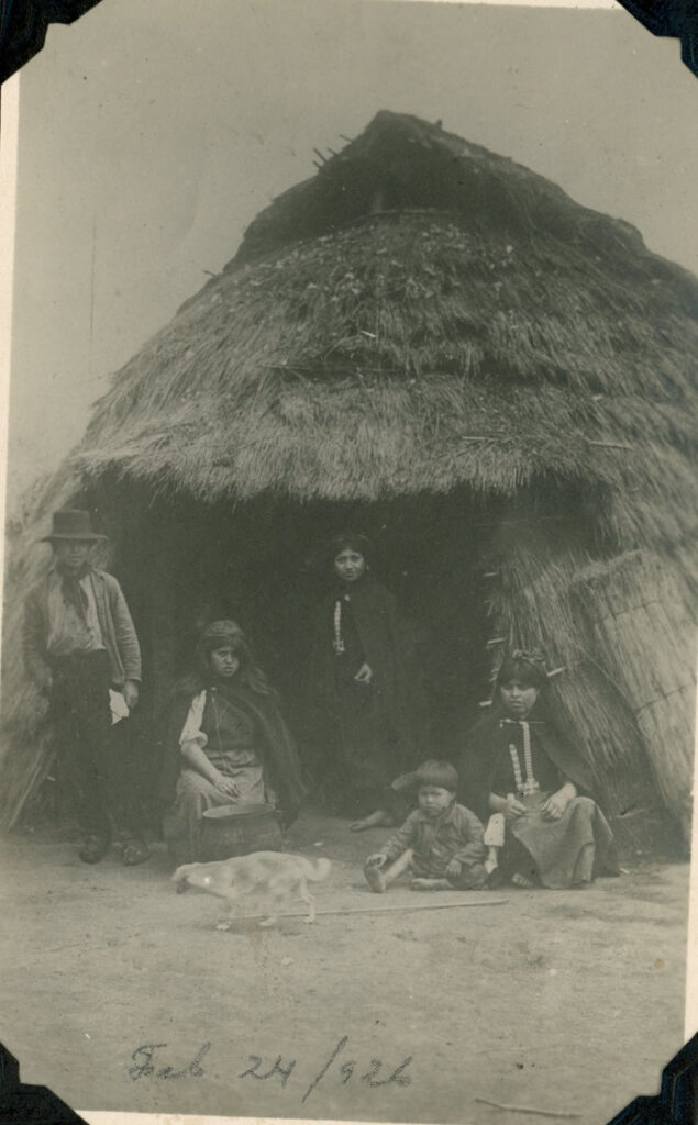 Temuco en 1926 [Fotografía], colección Archivo Enterreno, 1926, Archivo Enterreno https://www.enterreno.com/moments/temuco-en-1926-6c780101-6eb2-47b9-9689-6dbe108b7064. CC BY — Uso libre