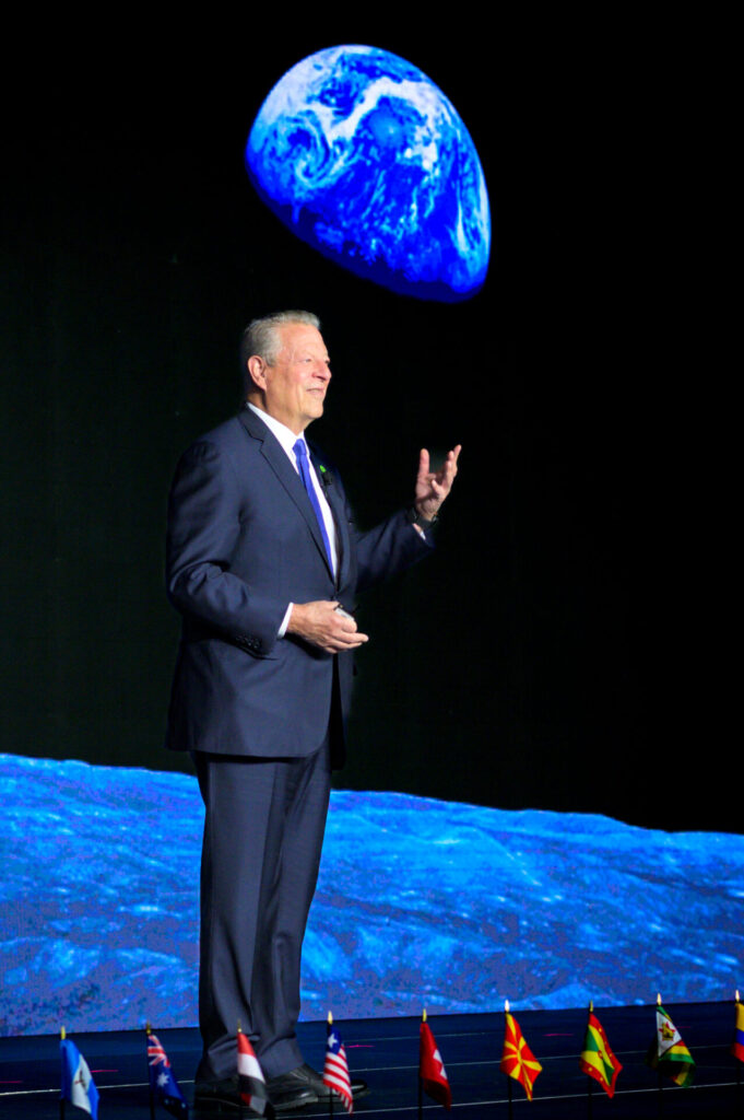 Albert Arnold Gore Jr., exvicepresidente de Estados Unidos y Premio Nobel de la Paz, dio inicio a su charla magistral de dos horas “La crisis climática: ciencia, impactos y soluciones”, la primera actividad del entrenamiento para líderes climáticos de su iniciativa Climate Reality Project. Créditos (CC-BY): Climate Reality Project.