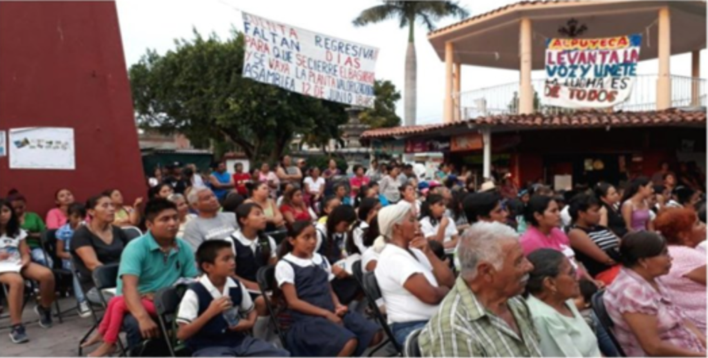 En 2006, la comunidad de Alpuyeca dio un ultimatum al gobierno de Morelos para clausurar el tiradero de Milpillas, en Tetlama. En las asambleas, colgaban una lona con la cuenta regresiva. Foto: cortesía Archivo Escolar 17 de abril de 1869
