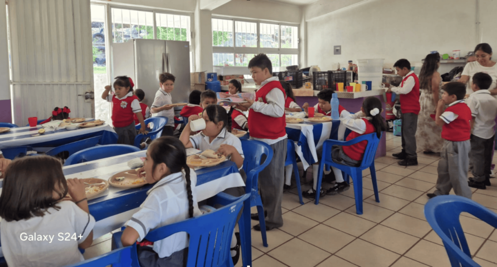El comedor escolar atiende diariamente a los estudiantes. Foto: cortesía Archivo Escolar 17 de abril de 1869
