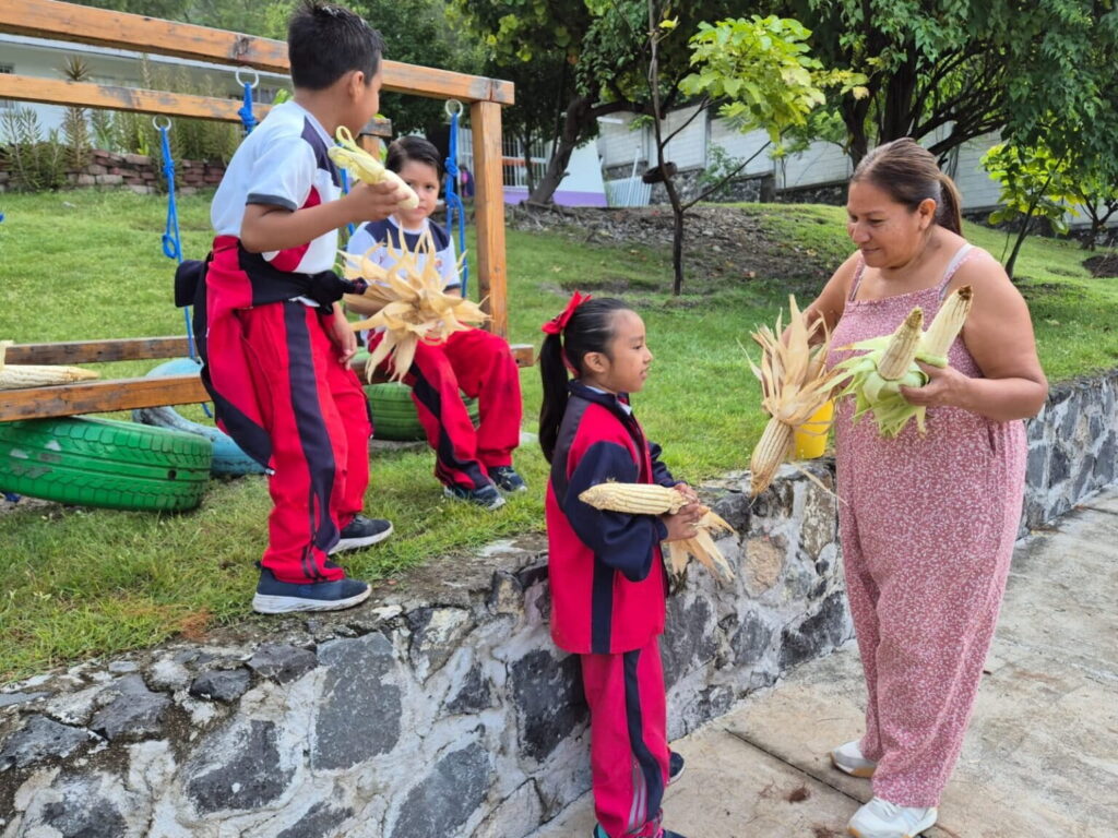 Las infancias de Alpuyeca se identifican con sus plantas, sus cerros y la cultura náhuatl. Foto: cortesía Archivo Escolar 17 de abril de 1869