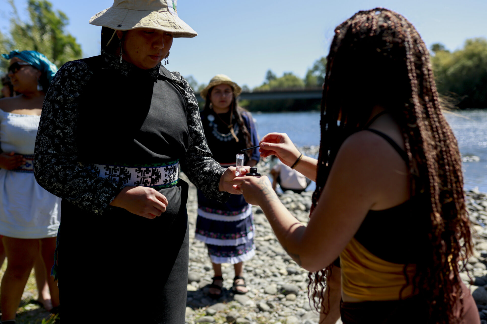 Mujeres científicas e indígenas se unen para el monitoreo del lago Ranco en la Región de Los Ríos