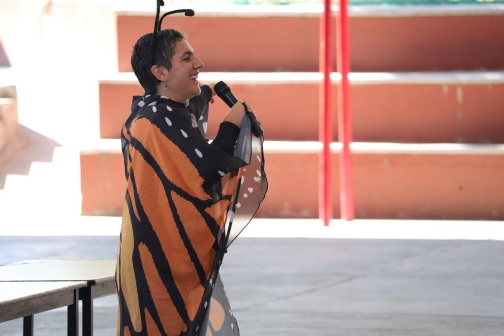 La doctora Ek del Val de Gortari da una plática de mariposas monarca. Cortesía: Ek del Val 