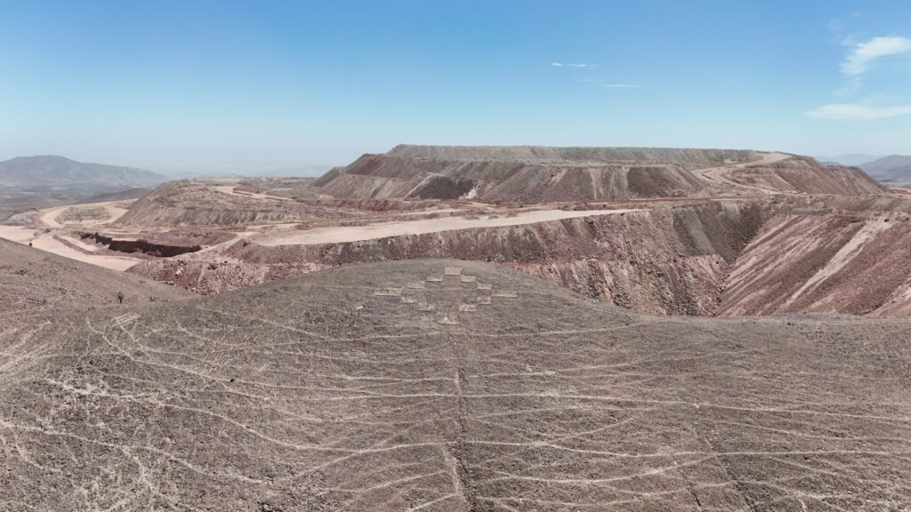 Geoglifo de Cerro Negro. Créditos (CC-BY): cortesía de Gonzalo Pimentel, Fundación Desierto de Atacama.