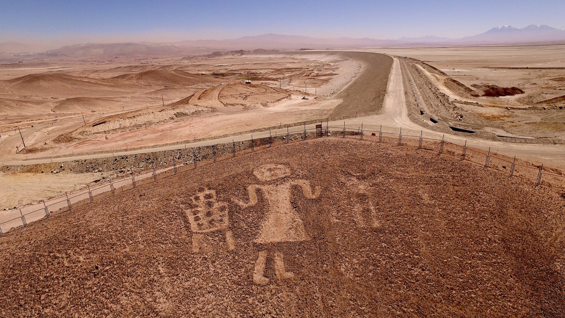Geoglifos del norte de Chile: los milenarios mensajes del desierto que hoy enfrentan crecientes amenazas
